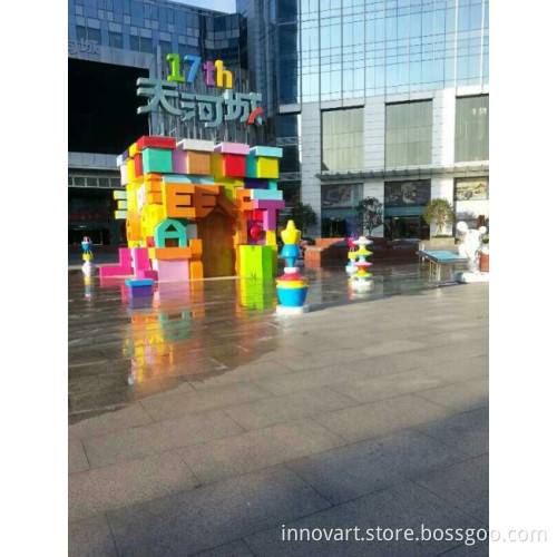 shopping plaza sculpture
